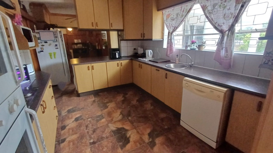 5 Bedroom Property for Sale in Vanes Estate Eastern Cape